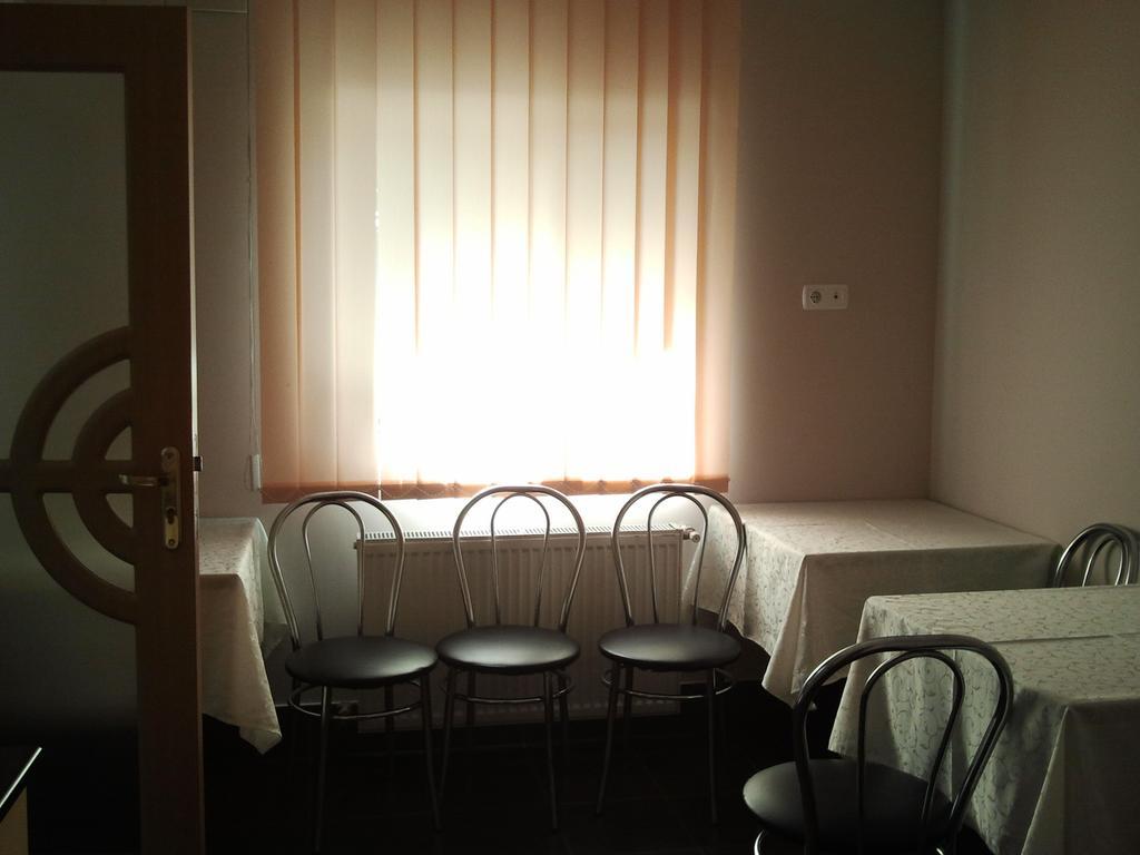 Jr Motel Otopeni Eksteriør bilde